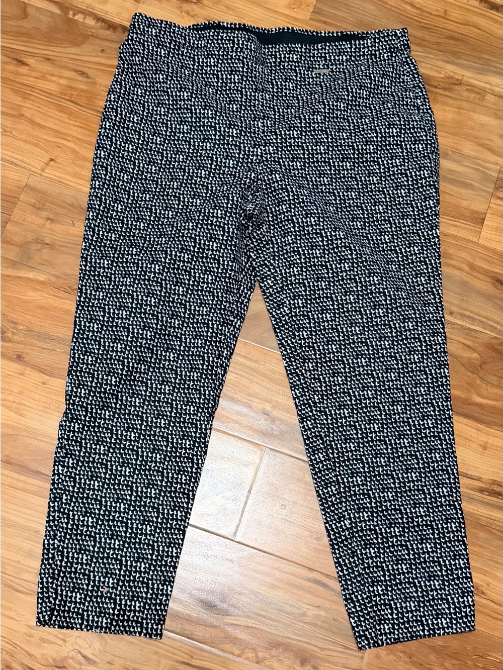 Vince Camuto Black and White Patterned Capris